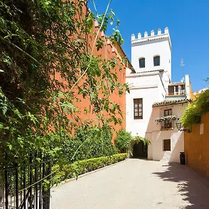 Holi-rent Historic House Next To The Alcazar Apartment